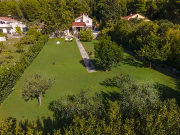 Spacious Family Villa with Pool in Mlini