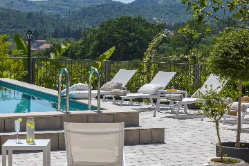 Spacious Family Villa with Pool in Mlini