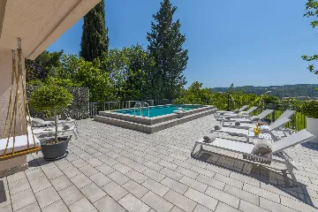 Spacious Family Villa with Pool in Mlini