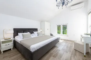 Spacious Family Villa with Pool in Mlini