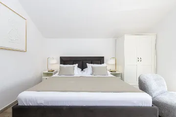 Spacious Family Villa with Pool in Mlini