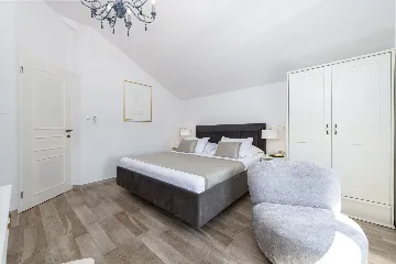 Spacious Family Villa with Pool in Mlini