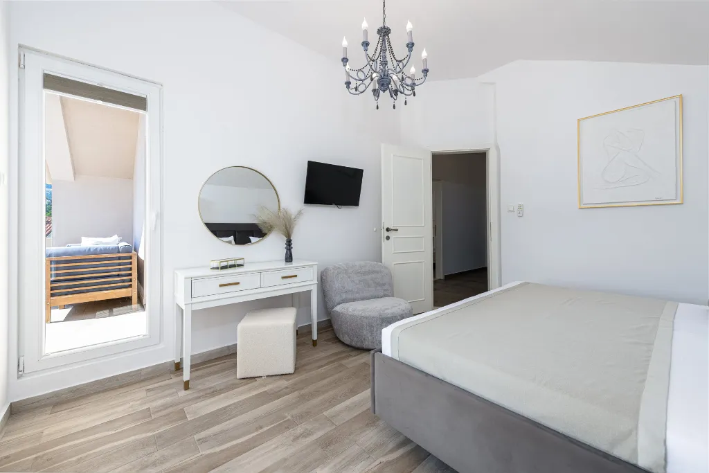 Spacious Family Villa with Pool in Mlini