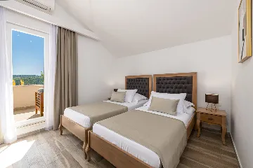 Spacious Family Villa with Pool in Mlini