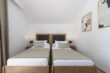 Spacious Family Villa with Pool in Mlini