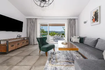 Spacious Family Villa with Pool in Mlini