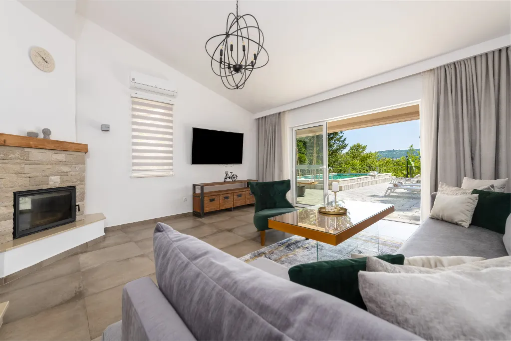 Spacious Family Villa with Pool in Mlini
