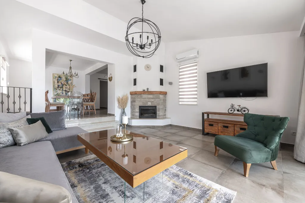 Spacious Family Villa with Pool in Mlini