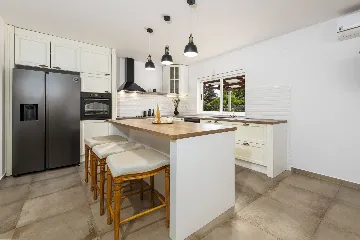 Spacious Family Villa with Pool in Mlini