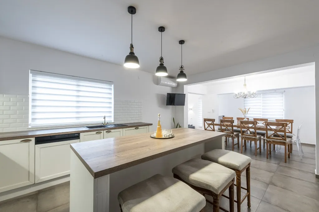 Spacious Family Villa with Pool in Mlini
