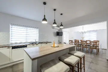 Spacious Family Villa with Pool in Mlini