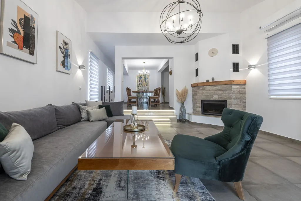 Spacious Family Villa with Pool in Mlini