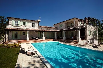Spacious Family Villa with Pool in Višnjan