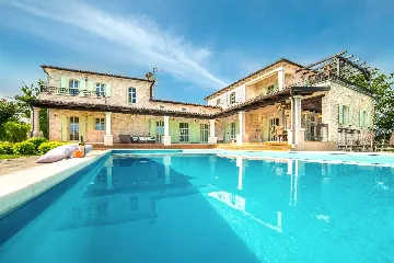 Spacious Family Villa with Pool in Višnjan
