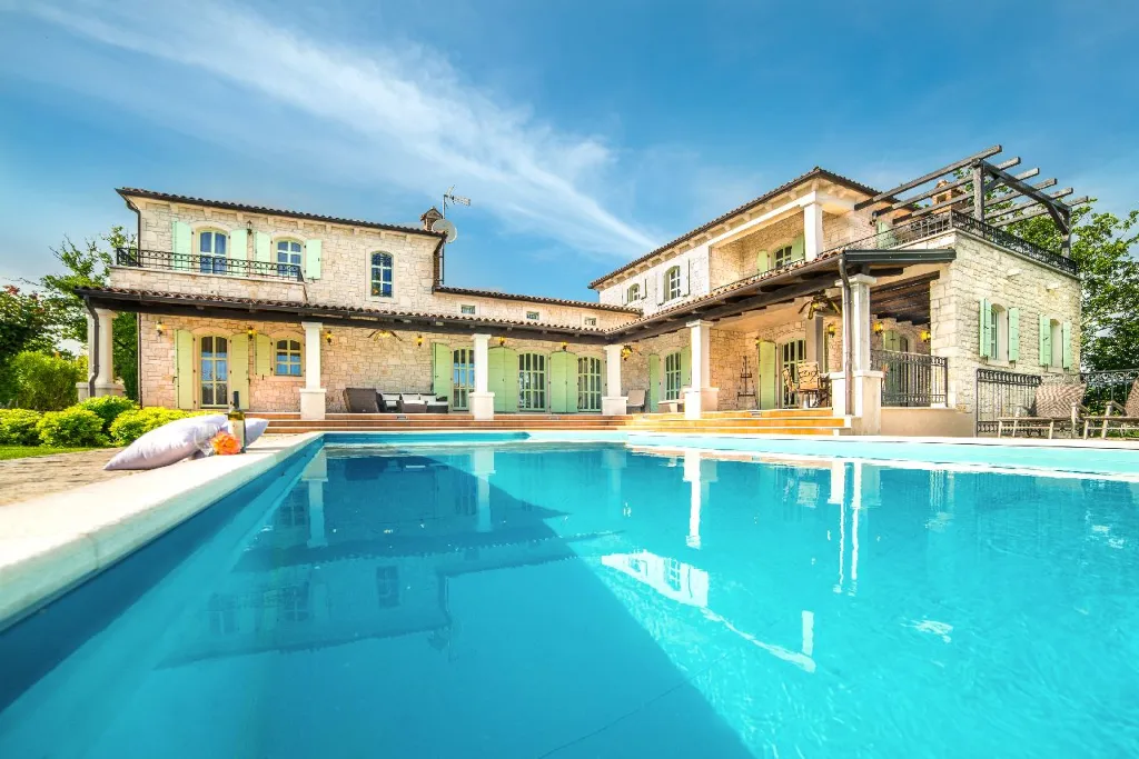 Spacious Family Villa with Pool in Višnjan