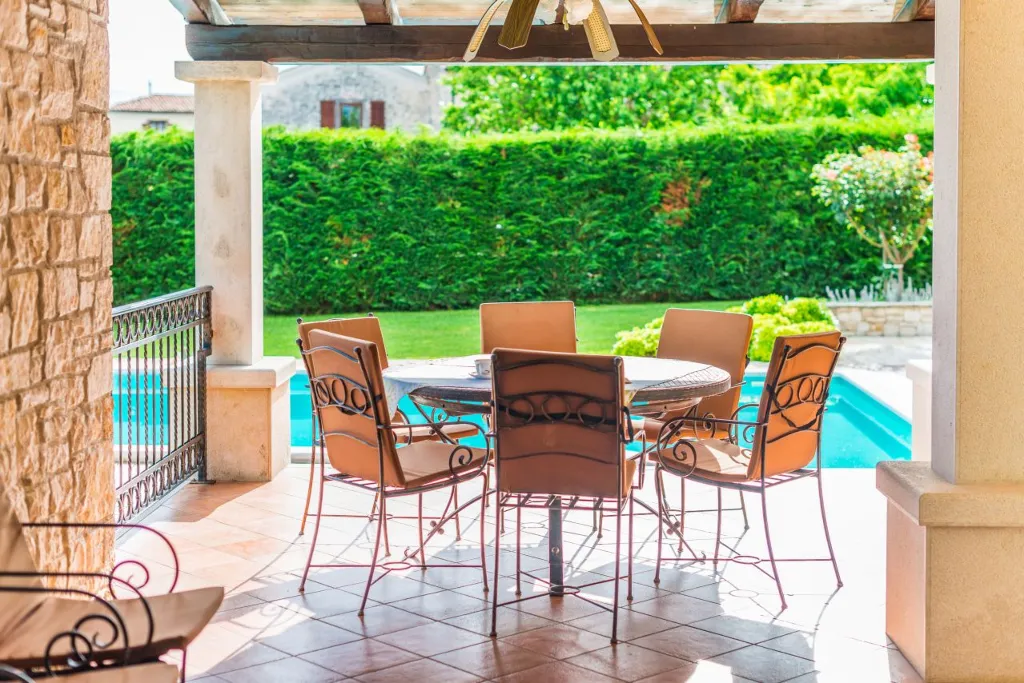 Spacious Family Villa with Pool in Višnjan