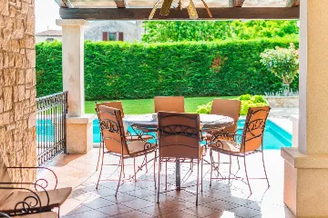 Spacious Family Villa with Pool in Višnjan