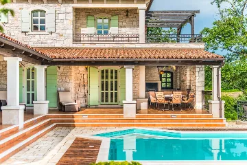 Spacious Family Villa with Pool in Višnjan