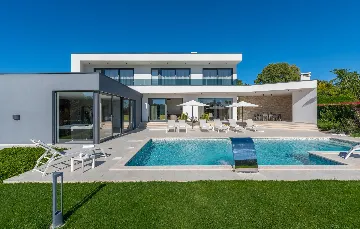 Modern Villa Retreat with Pool in Pazin