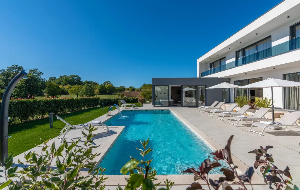 Modern Villa Retreat with Pool in Pazin