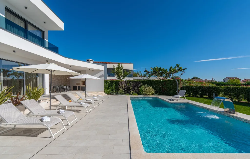 Modern Villa Retreat with Pool in Pazin
