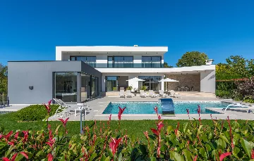 Modern Villa Retreat with Pool in Pazin