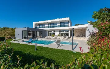 Modern Villa Retreat with Pool in Pazin