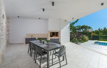 Modern Villa Retreat with Pool in Pazin