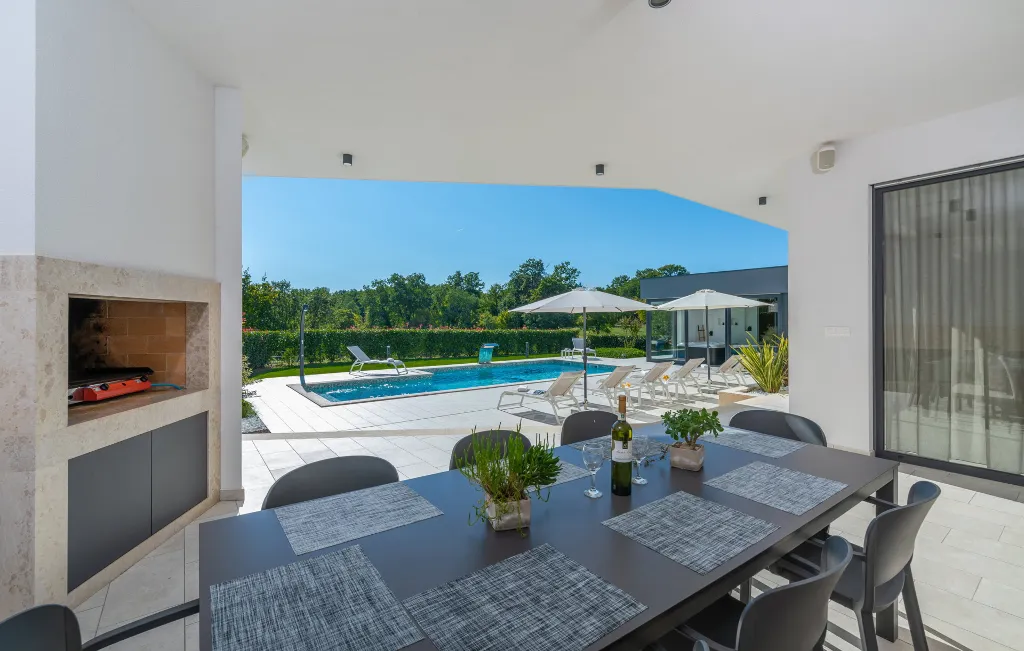 Modern Villa Retreat with Pool in Pazin
