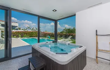 Modern Villa Retreat with Pool in Pazin