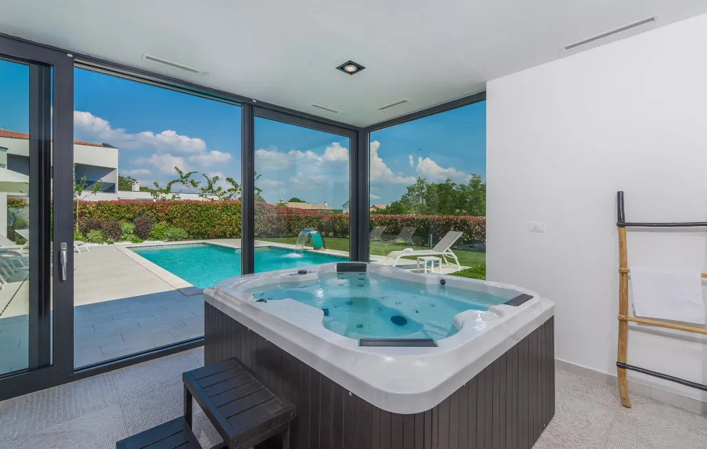 Modern Villa Retreat with Pool in Pazin