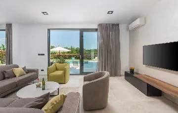 Modern Villa Retreat with Pool in Pazin