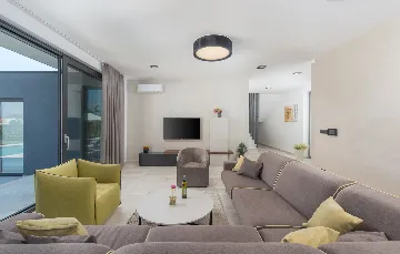 Modern Villa Retreat with Pool in Pazin