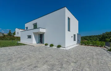 Modern Villa Retreat with Pool in Pazin