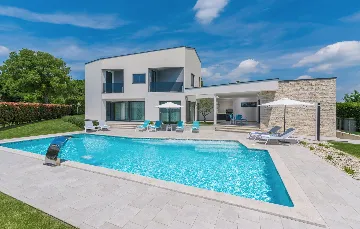 Modern Poolside Villa in Pazin with Jacuzzi & Sauna