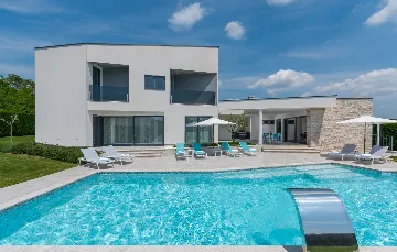 Modern Poolside Villa in Pazin with Jacuzzi & Sauna