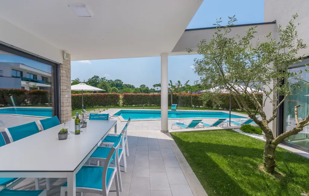 Modern Poolside Villa in Pazin with Jacuzzi & Sauna
