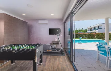 Modern Poolside Villa in Pazin with Jacuzzi & Sauna