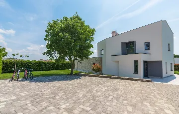 Modern Poolside Villa in Pazin with Jacuzzi & Sauna