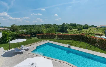 Modern Poolside Villa in Pazin with Jacuzzi & Sauna