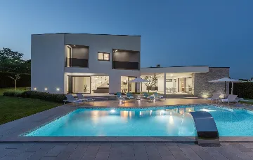 Modern Poolside Villa in Pazin with Jacuzzi & Sauna