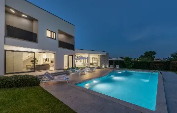 Modern Poolside Villa in Pazin with Jacuzzi & Sauna