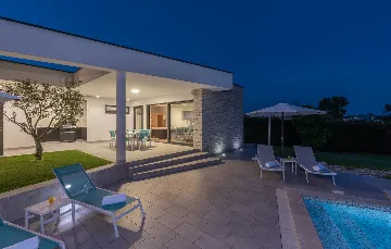 Modern Poolside Villa in Pazin with Jacuzzi & Sauna