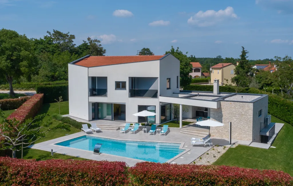 Modern Poolside Villa in Pazin with Jacuzzi & Sauna
