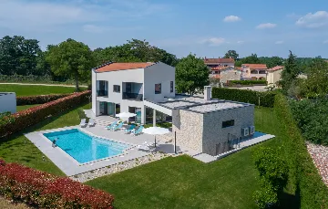 Modern Poolside Villa in Pazin with Jacuzzi & Sauna