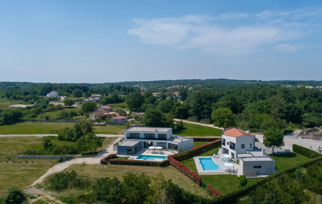 Modern Poolside Villa in Pazin with Jacuzzi & Sauna