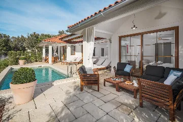 Seaside Family Villa with Heated Pool, Bale