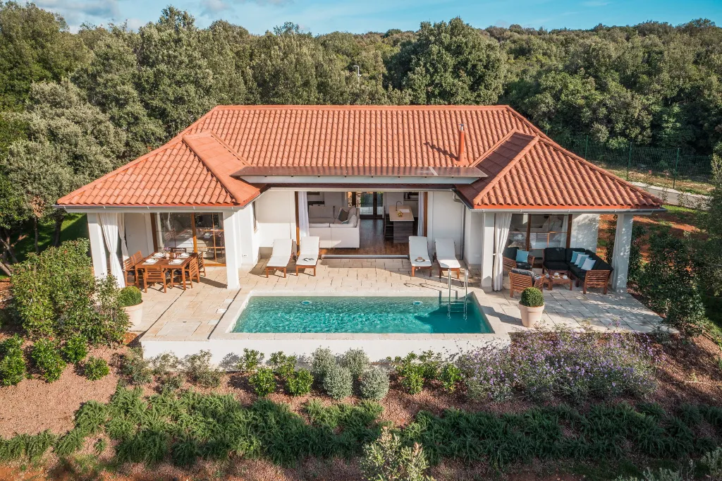 Seaside Family Villa with Heated Pool, Bale