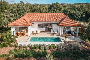 Seaside Family Villa with Heated Pool, Bale