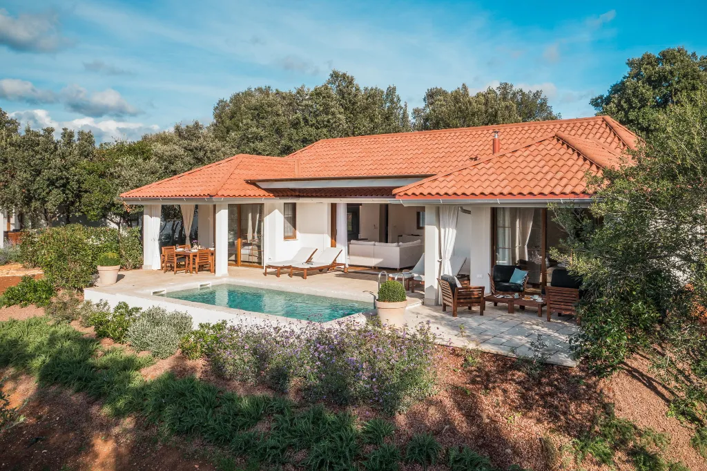 Seaside Family Villa with Heated Pool, Bale